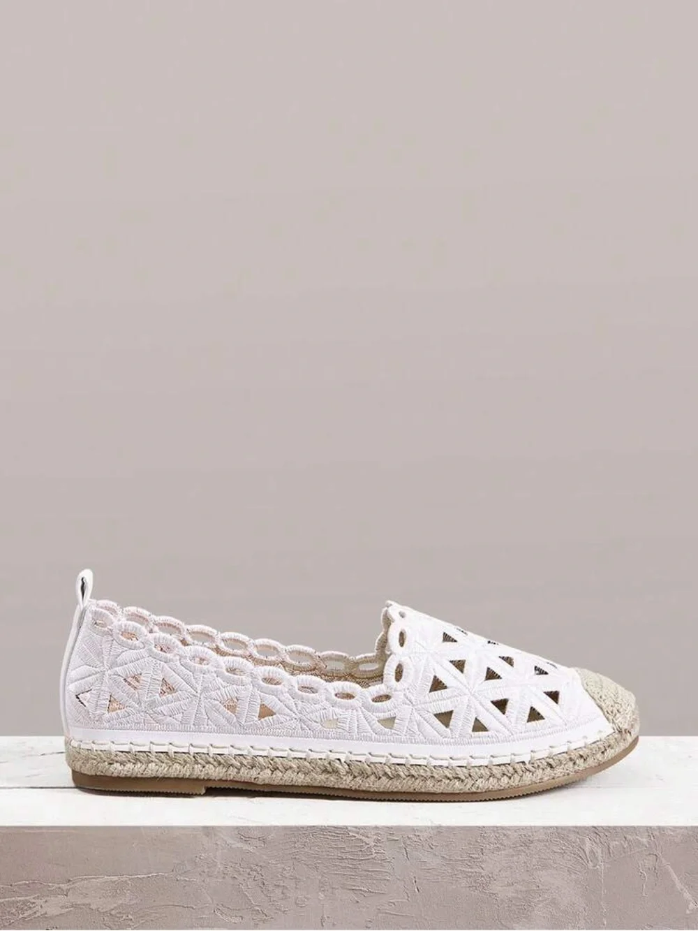StyleLoop Beachy White Woven Jute Cutout Espadrille Sandals Flats 6.5 Shoes
